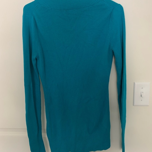 Express Sweater - Picture 2 of 3